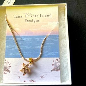 Necklace with starfish pendant 24” long gold tone adjustable length chain